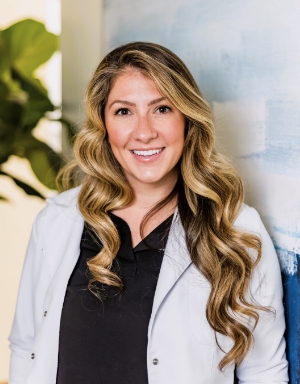 Portrait of Dr Alexandra Kulwin